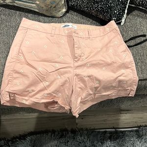 Pink short with white daisies